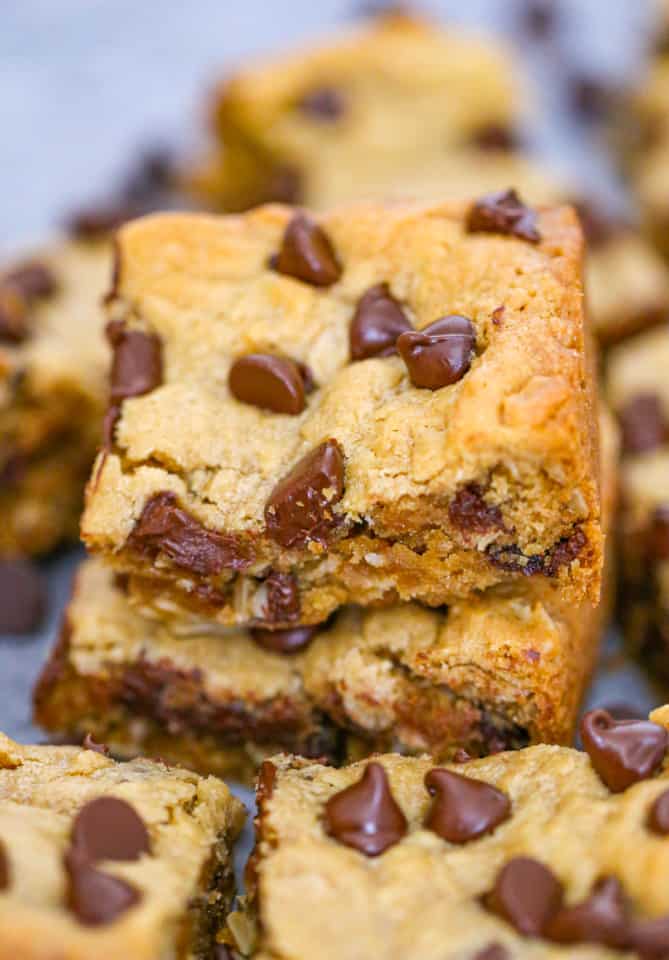 Delish Chocolate Chip Peanut Butter Oat Bars - The Baking ChocolaTess