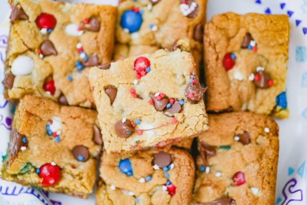 Patriotic M&M Party Cookie Bars - The Baking ChocolaTess