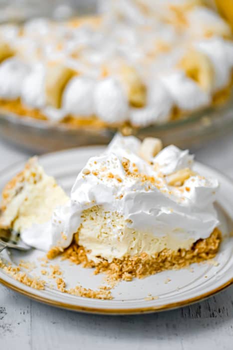 Easy No-Bake Banana Cream Pie - The Baking ChocolaTess