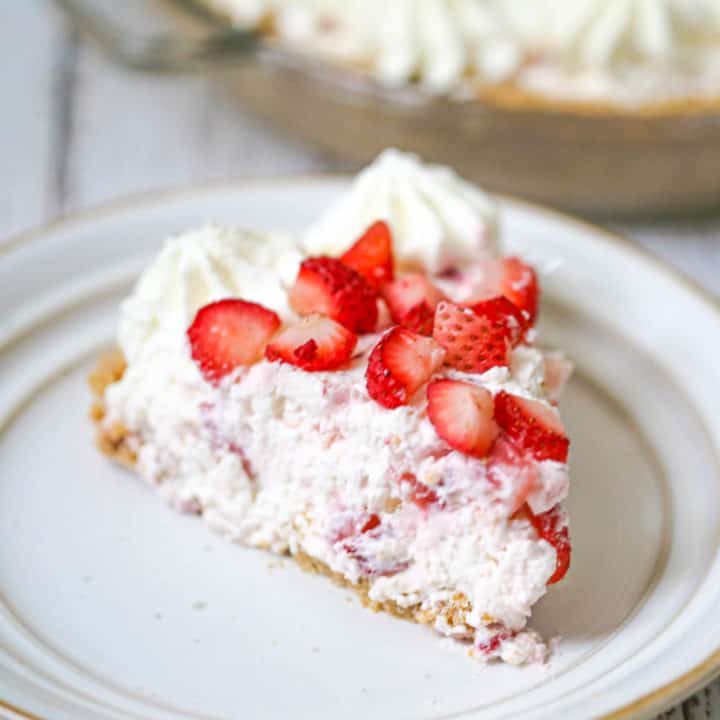 Strawberry Cheesecake Cream Pie - The Baking ChocolaTess