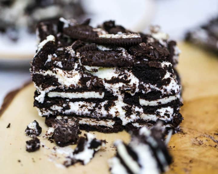 4 Ingredient Oreo Lasagna Dessert - The Baking ChocolaTess