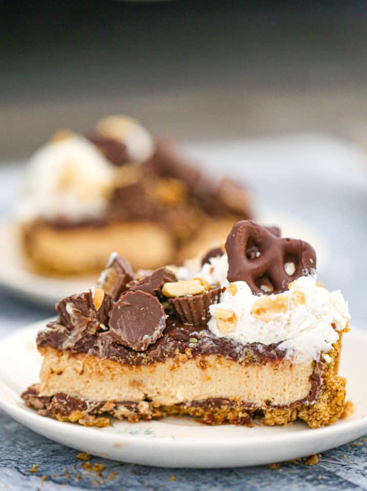 Reese's Peanut Butter Pretzel Pie - The Baking ChocolaTess