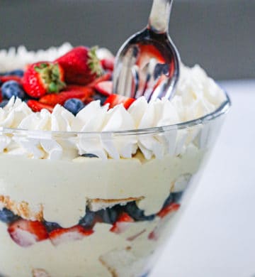 Easy Berry Trifle - The Baking ChocolaTess