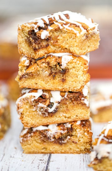 Cinnamon Roll Blondies - The Baking ChocolaTess