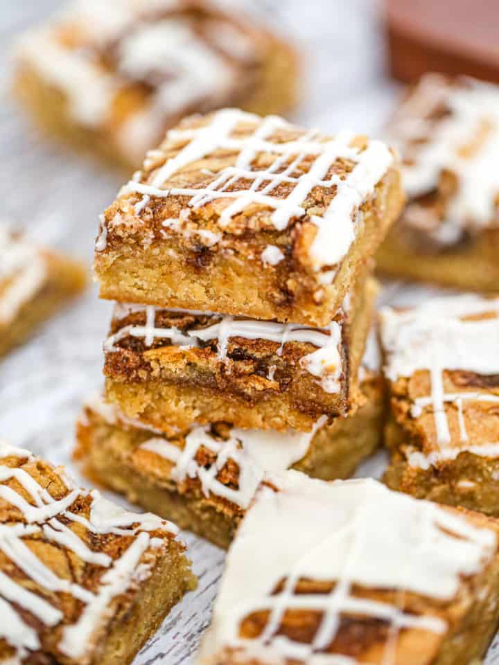 Cinnamon Roll Blondies - The Baking ChocolaTess