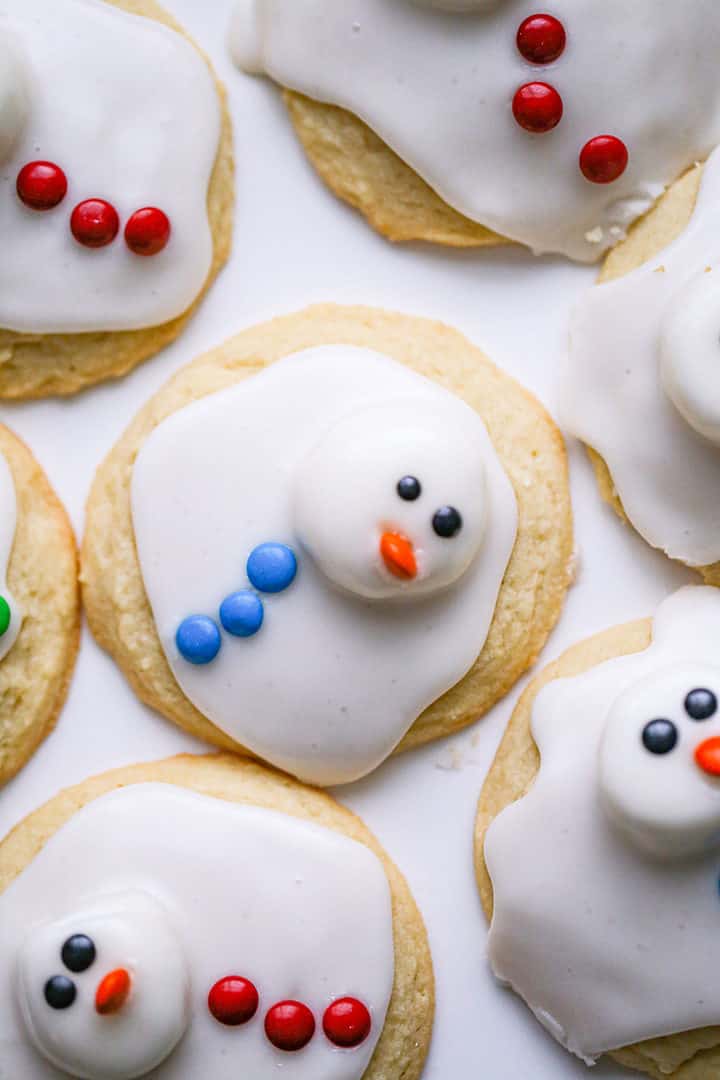 Easy Melted Snowman Cookies - The Baking ChocolaTess