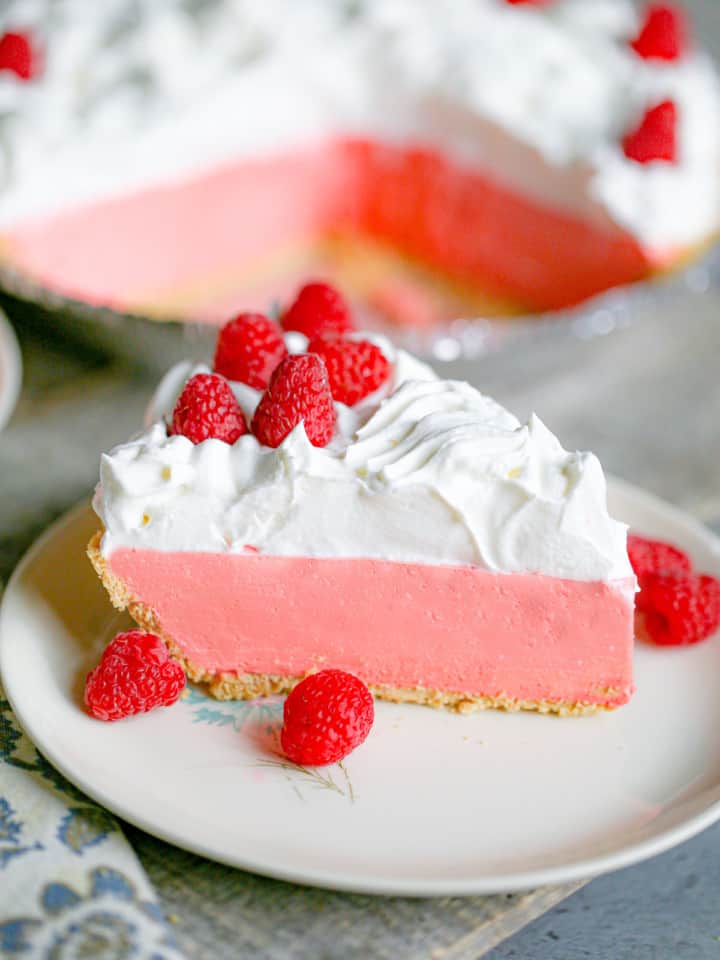 3 Ingredient Jello Cool Whip Pie - The Baking ChocolaTess