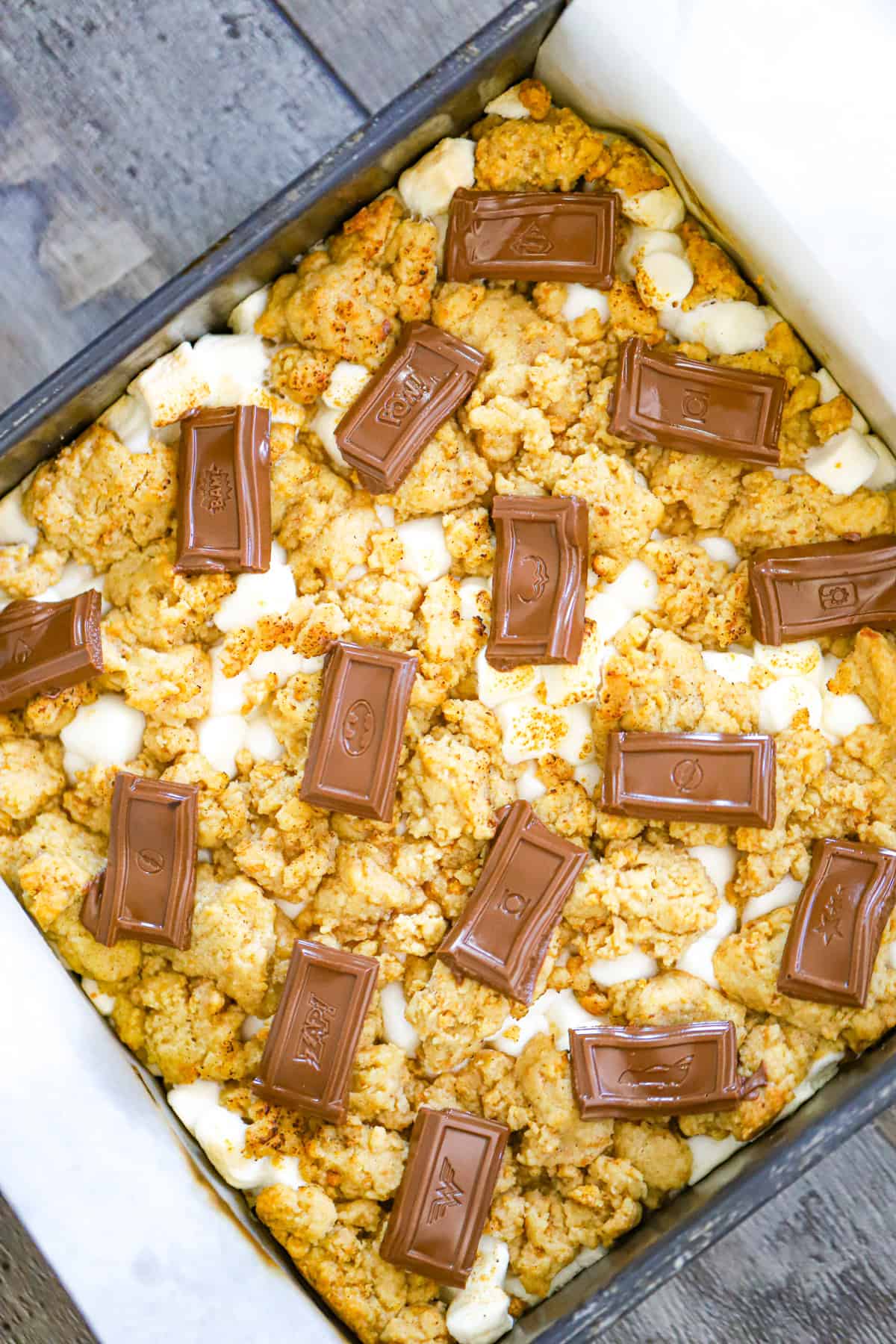 s'mores in a pan with chocolate, marshmallow and graham crackers