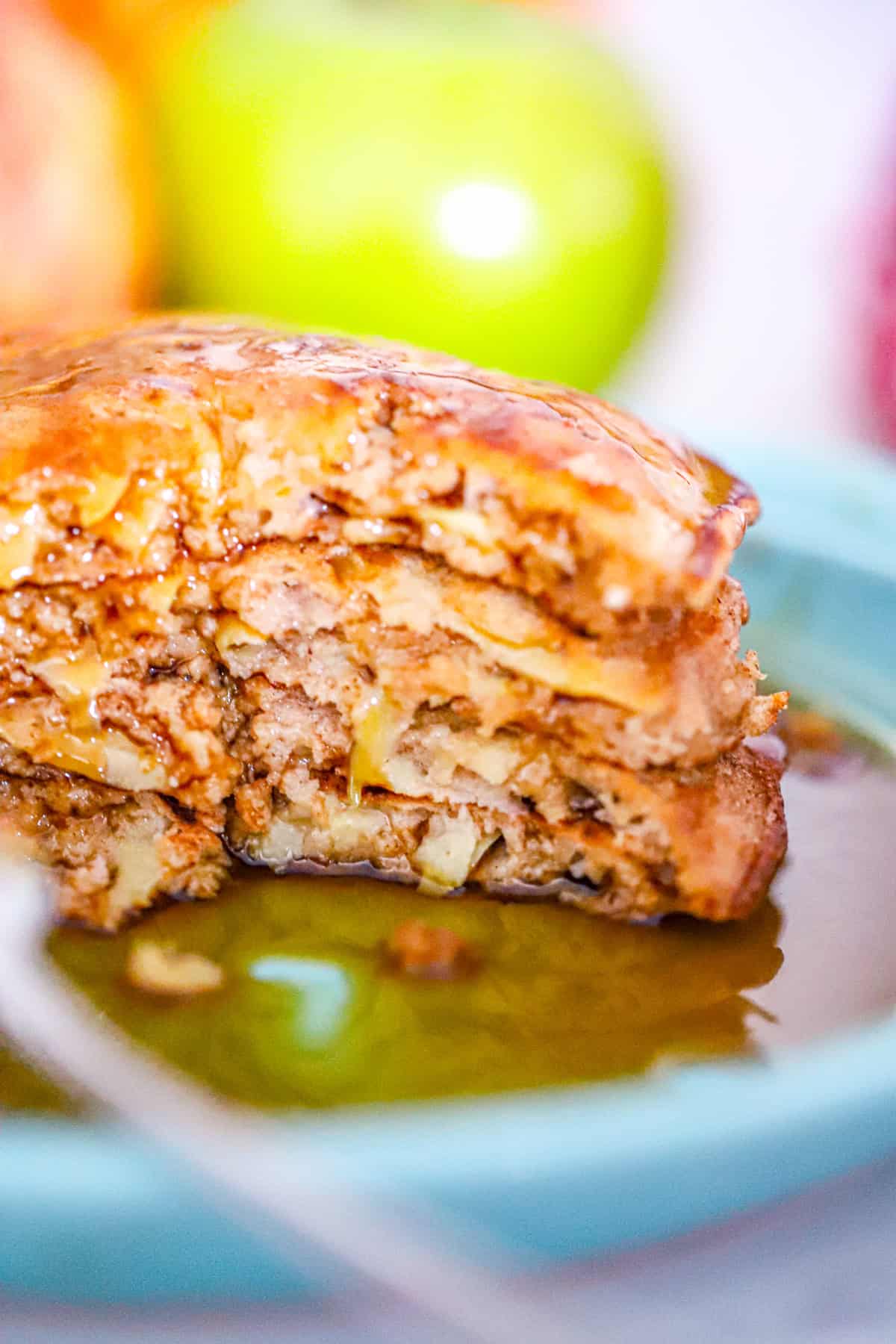 easy and Tasty Apple Pie Pancakes with cinnamon, vanilla and maple syrup recipe