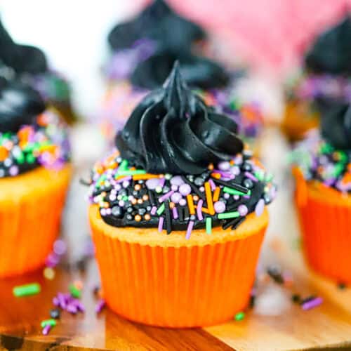 Easy Decorated Halloween Cupcakes