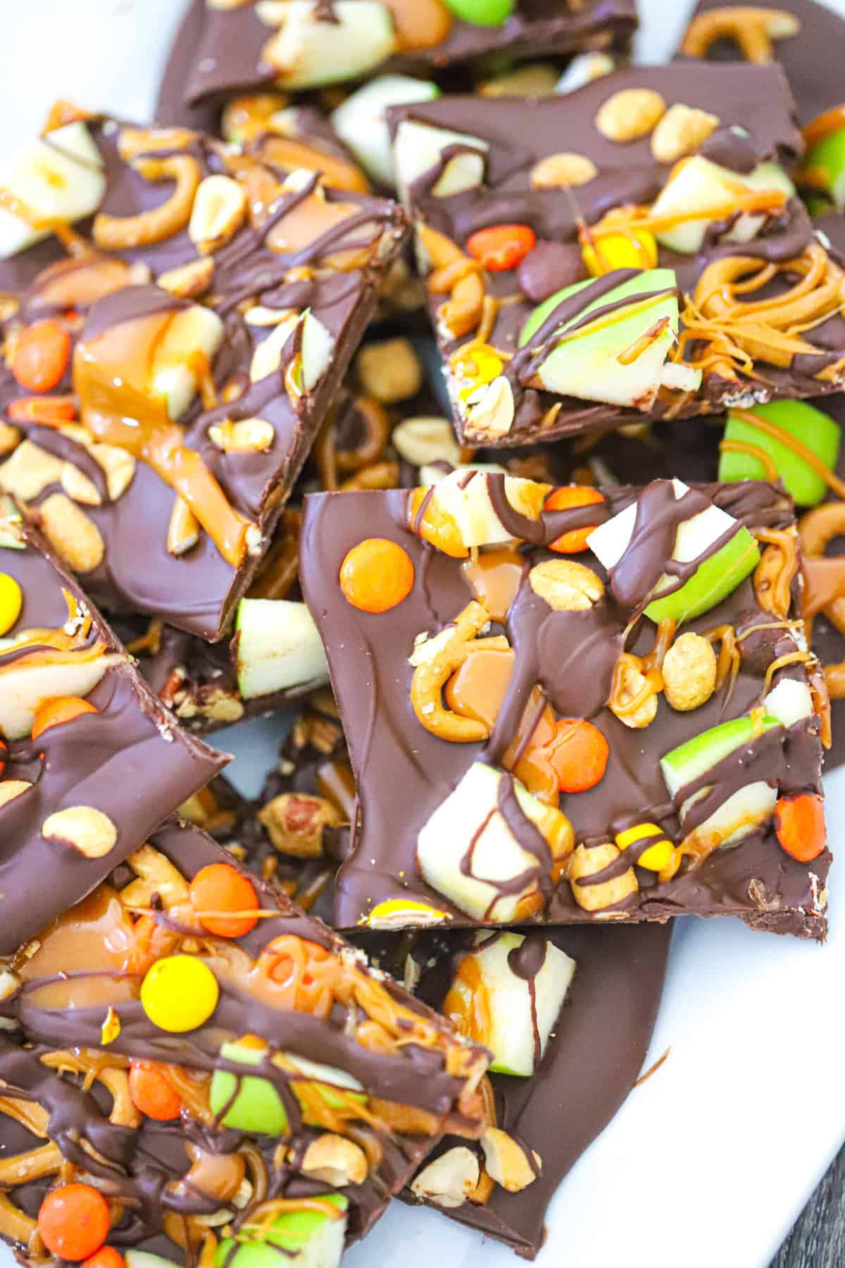 caramel apple chocolate bark with pretzels recipe