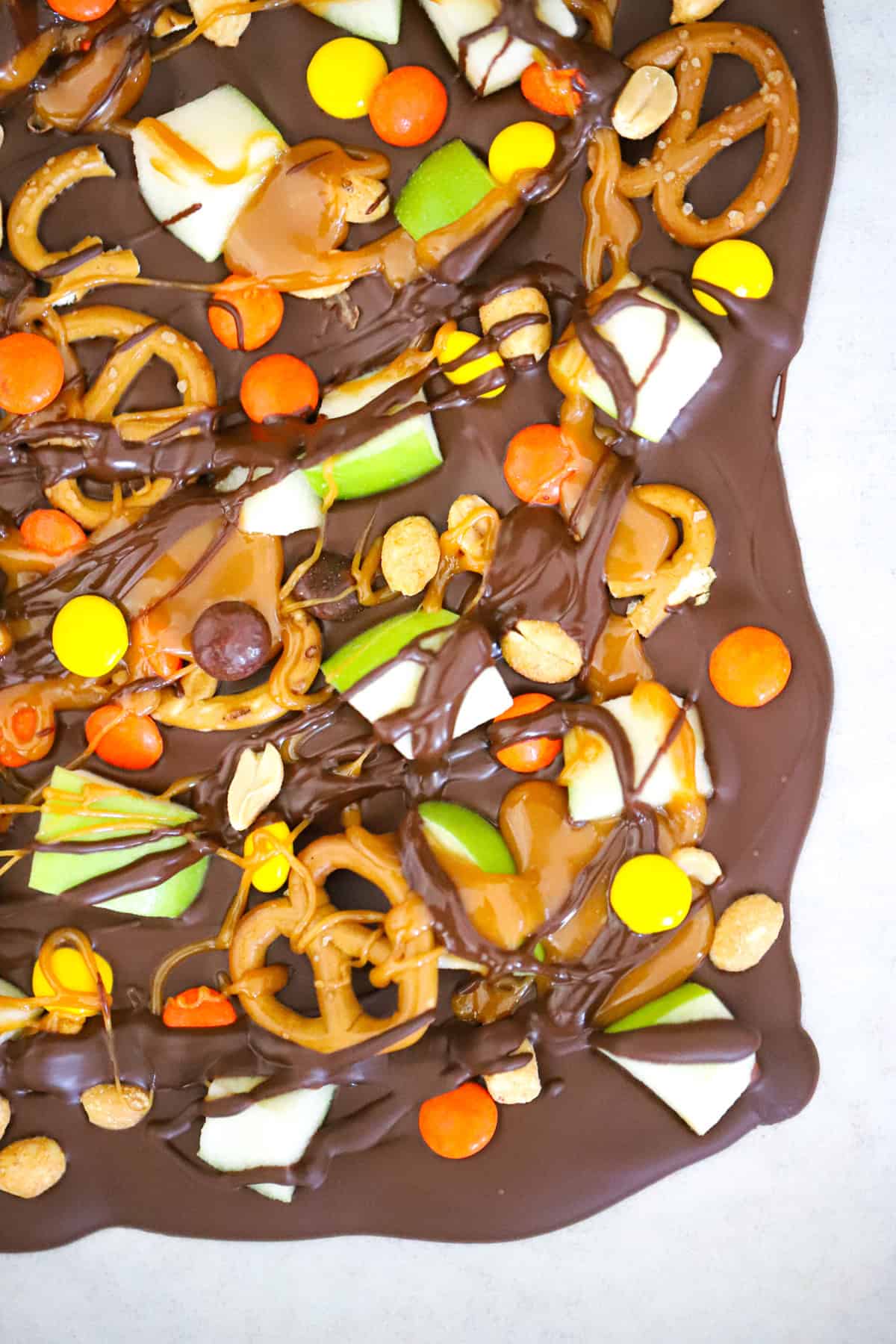 caramel apple chocolate bark with pretzels recipe