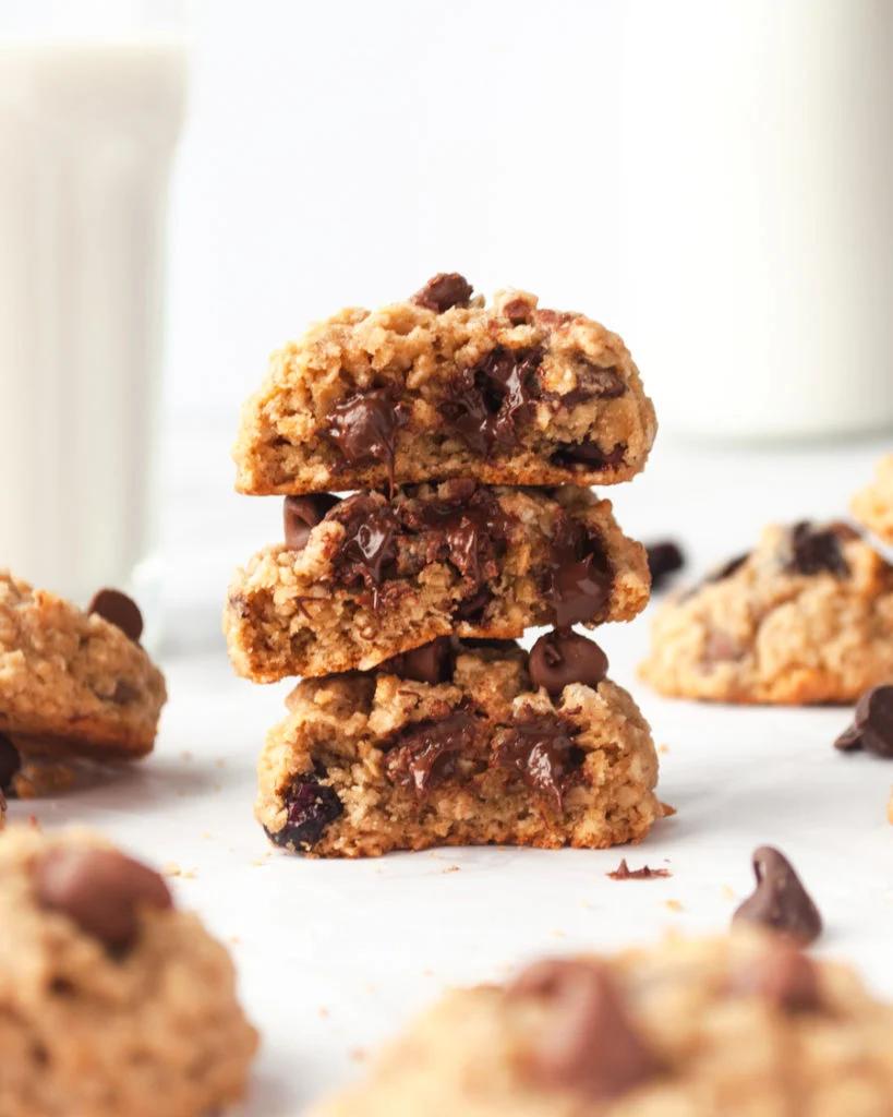 oatmeal cookies with chocolate and berries