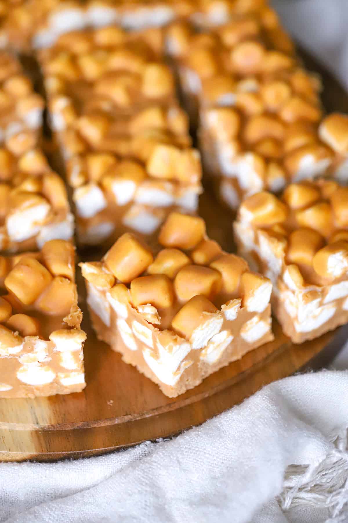 best and easy Peanut Butter Butterscotch Marshmallow Bars squares no bake recipe